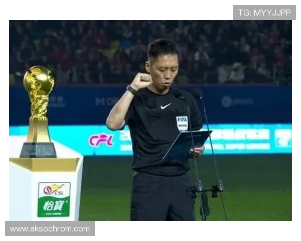 44岁名哨刚宣誓即爆争议 蓉城获利内幕曝光