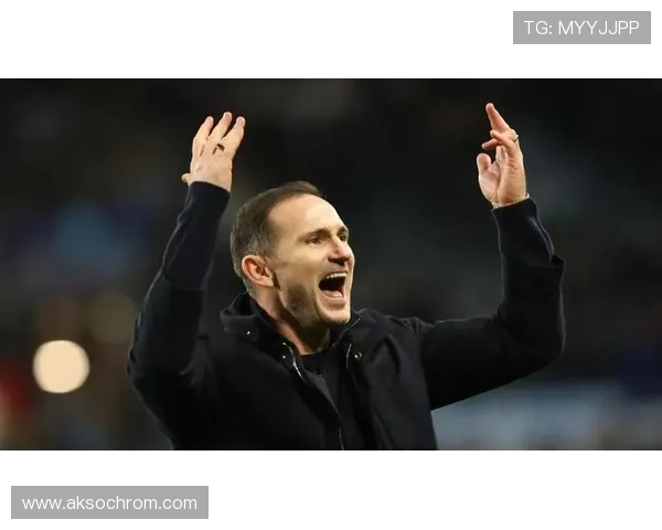 兰帕德率考文垂捧杯致敬球迷时刻